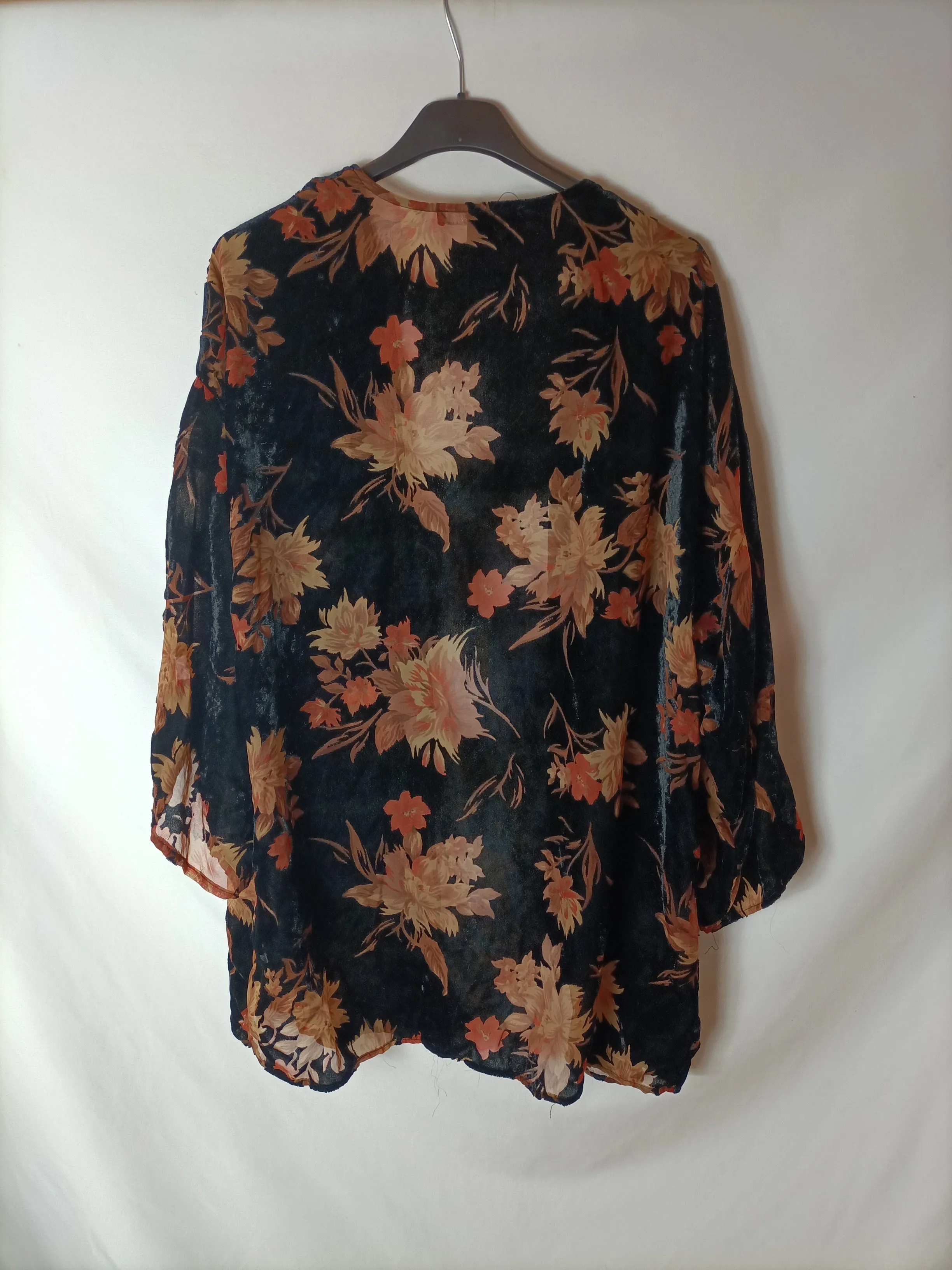 FOREVER21. Kimono flores terciopelo T.s